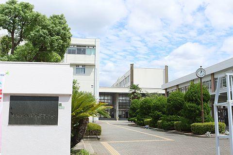 校門の外より.jpg