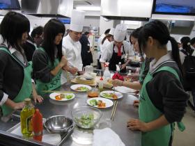 「食の仕事をめざす高校生フェスティバル」に参加風景２