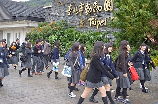 台北市動物園に到着。園内で萬芳高級中学校の生徒が待っているはず。