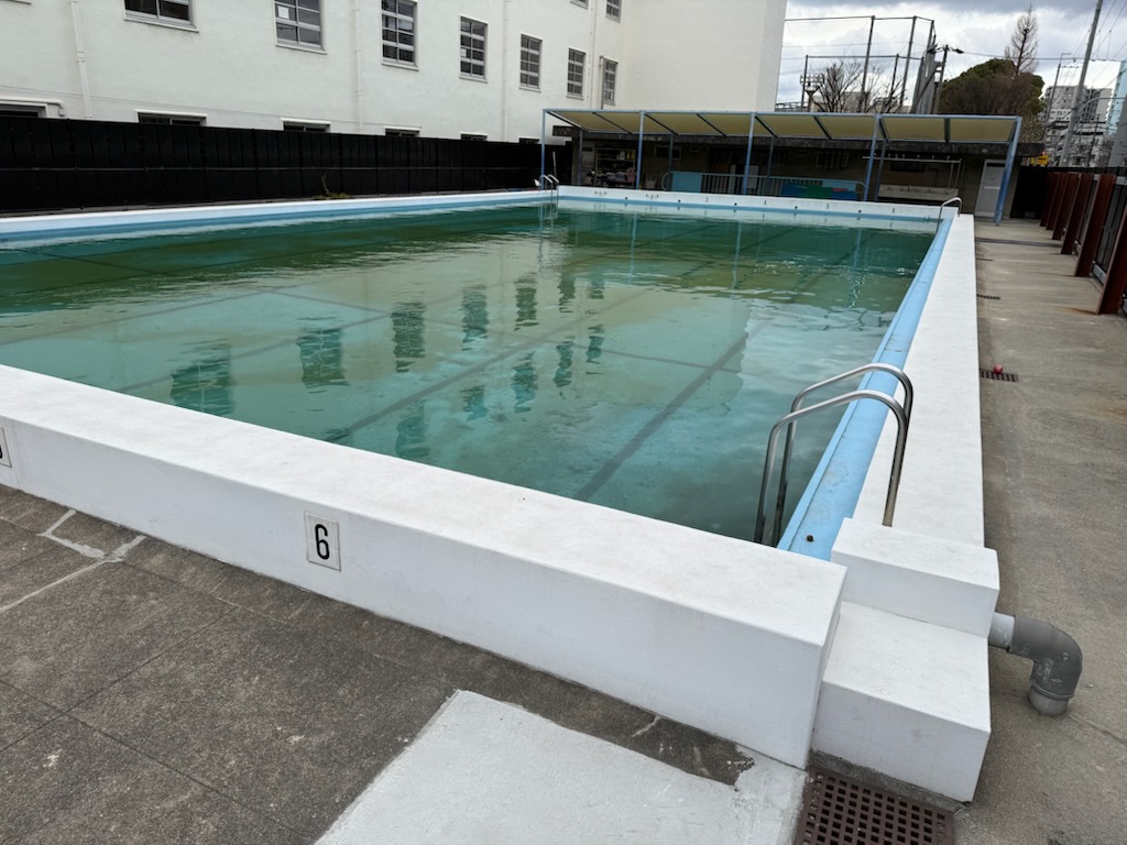 プールサイドの整備がしたいです。