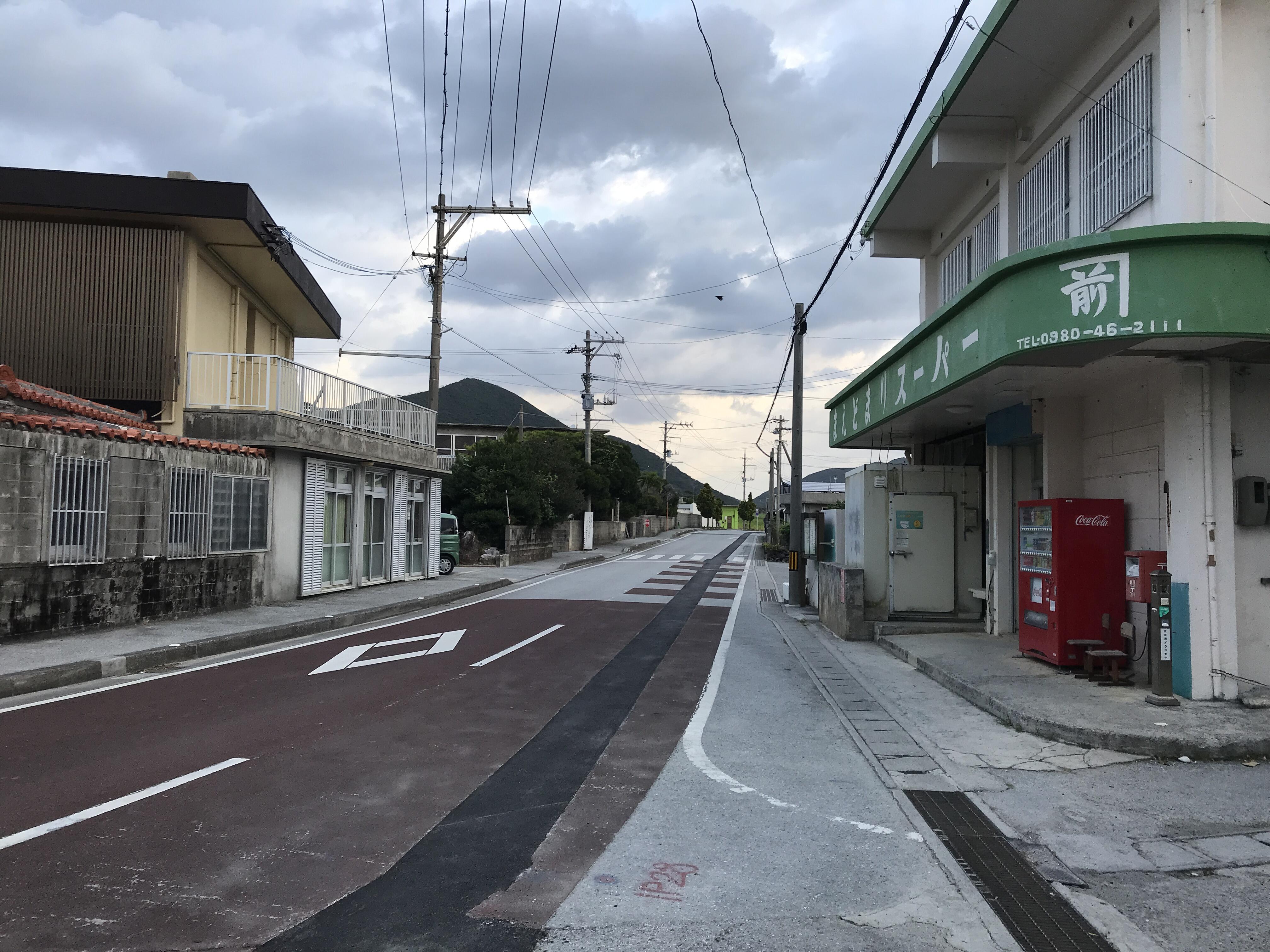 まえどまりスーパー前の道路 (伊平屋島) (2日目).JPG