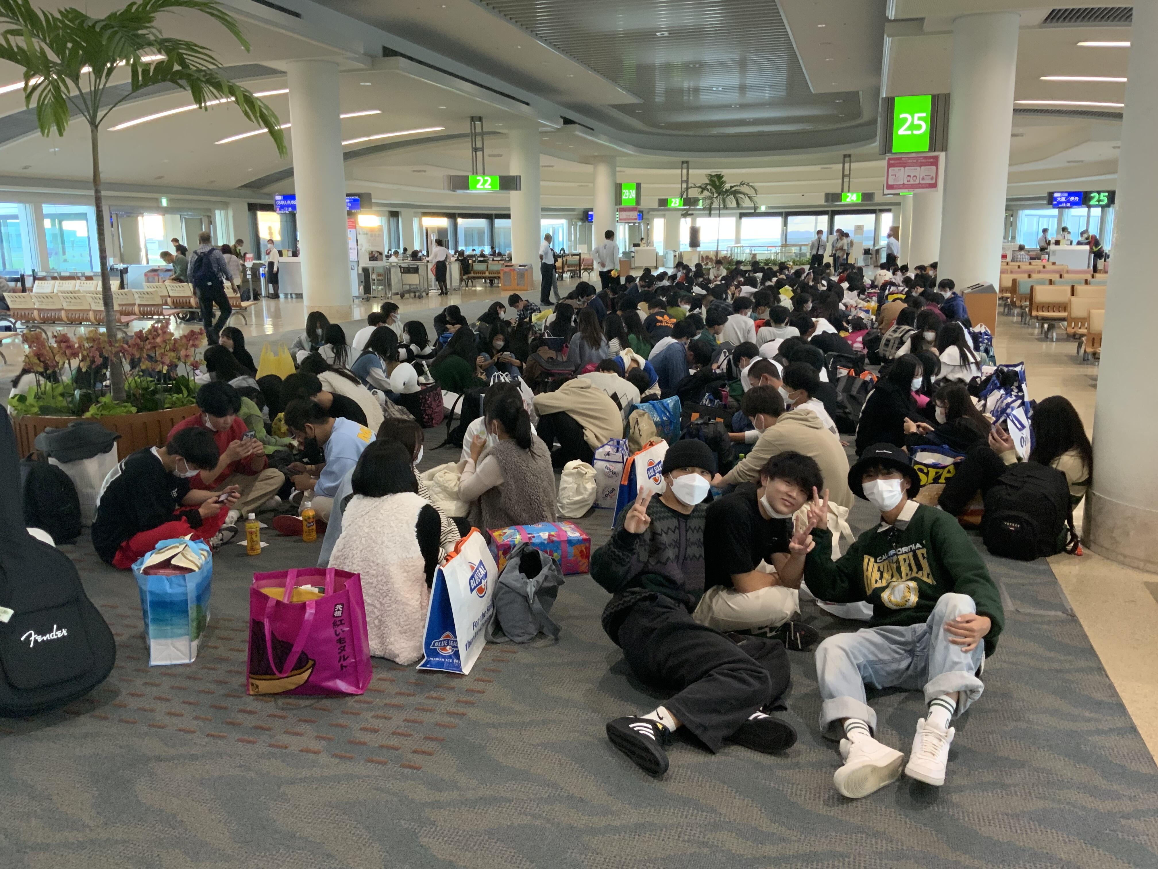 搭乗ゲート前 (那覇空港) (4日目) 01.JPG