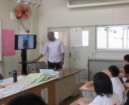 英語の先生がやってきました 東淀川支援学校 学校ブログ