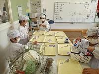 【小学部1年】給食当番４.jpg