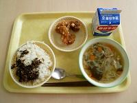 給食の写真.JPG