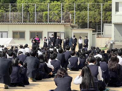 演説を待つ.jpg