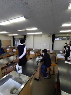 視力測定中.JPG