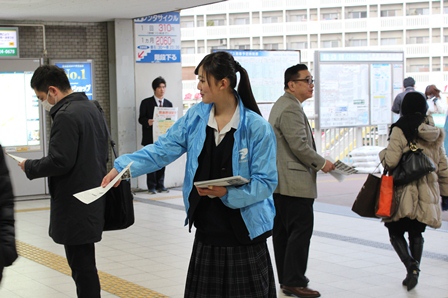 270202茨木駅で募金活動２.JPG