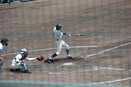 280722野球3回戦5中林右中間二塁打.JPG