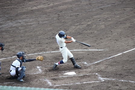 280727野球ベスト8ならず４木村右前打.JPG