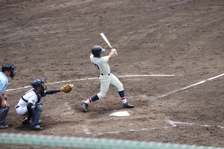 280727野球ベスト8ならず5高橋中前打.JPG