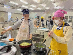 230519【写真】授業の風景⑰（３年「生活文化」、お弁当作り（予行）） (1).JPGのサムネイル画像