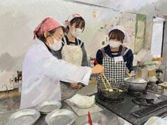 231220【写真】授業の風景81（３年「生活文化」、おせち料理） (3).JPGのサムネイル画像