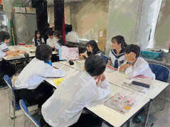 240619【写真】授業の風景29（１年「家庭基礎」、絵本読み聞かせワークショップ） (5).JPGのサムネイル画像