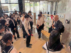 240614【写真】授業の風景27（２年「まちづくり」、おにクル見学会） (2).JPGのサムネイル画像