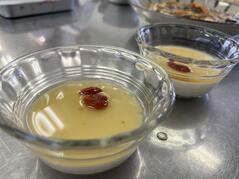 240925【写真】授業の風景46（３年「生活文化」、麻婆豆腐、芙蓉蟹、杏仁豆腐、ご飯、プーアル茶） (4).JPGのサムネイル画像