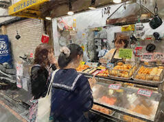 250514【写真】授業の風景⑯（２年「まちづくり」、商店街Feel度Walk） (1).JPGのサムネイル画像