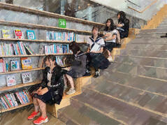 250604【写真】授業の風景28（２年「まちづくり」、おにクル見学会） (5).JPGのサムネイル画像