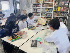 250606【写真】授業の風景30（１年「家庭基礎」、絵本読み聞かせワークショップ） (3).JPGのサムネイル画像