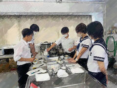 250825【写真】授業の風景51（１年「家庭基礎」、離乳食実習） (2).JPGのサムネイル画像
