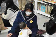 251112【写真】授業の風景77（１年「家庭基礎」、親子交流授業） (7).JPGのサムネイル画像