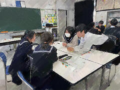 251125【写真】授業の風景79（１年「家庭基礎」、五大栄養素ジグソー法） (2).JPGのサムネイル画像