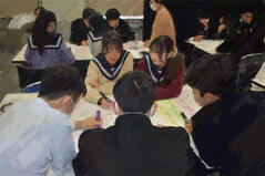 251215【写真】授業の風景84（１年「家庭基礎」、親学習） (3).JPGのサムネイル画像