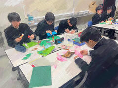 260127【写真】授業の風景88（１年「家庭基礎」、ポップアップカード） (1).JPGのサムネイル画像のサムネイル画像
