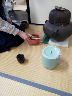 231127【写真】茶道部活動報告（中学生へのメッセージ） (4).jpgのサムネイル画像