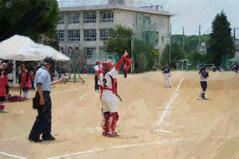 251105【写真】ソフトボール部活動報告（中学生の皆様へのメッセージ） (2).JPGのサムネイル画像