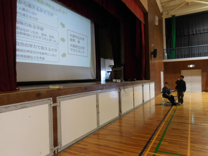 2年生進路講演会 (1).JPG