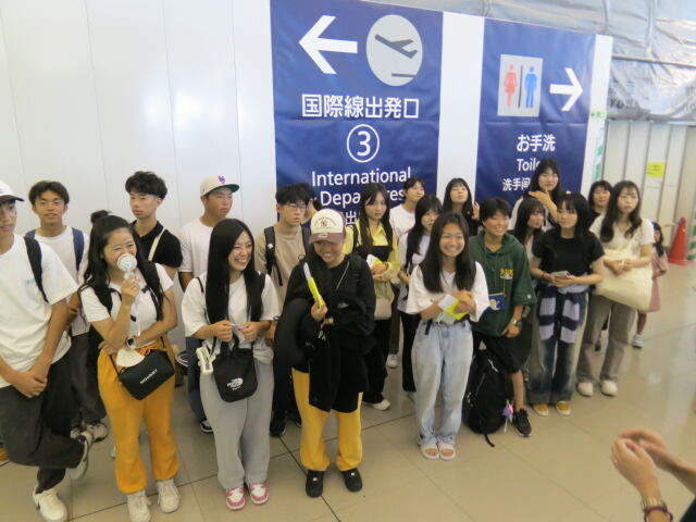 0725_語学研修出発 (4).JPG