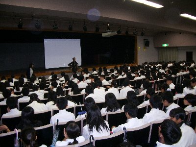 2年生 映画 さとうきび畑の唄 鑑賞しました 交野高校news