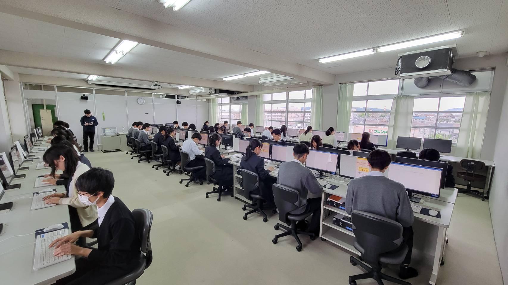https://www.osaka-c.ed.jp/blog/makino/highschool/IMG_0286.JPG