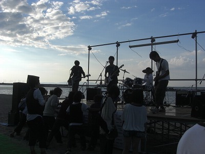 07キャンドル演奏.jpg