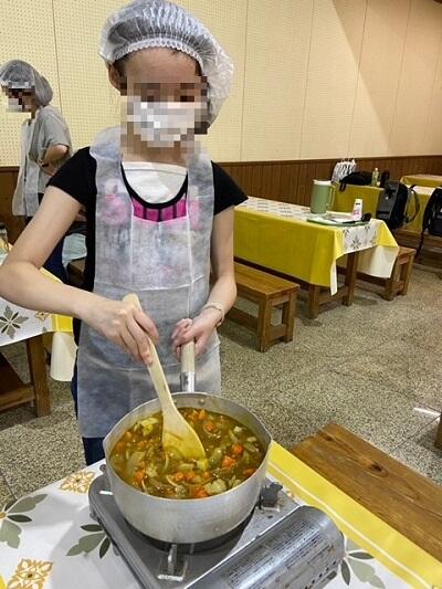 ⑯カレー煮る.jpg