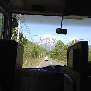 H27修学旅行 バス内.jpg