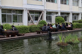 news042101.jpg