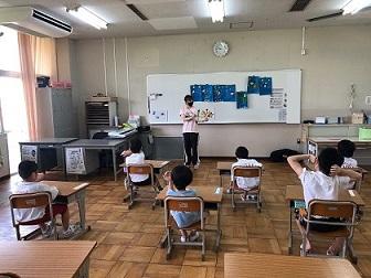 https://www.osaka-c.ed.jp/blog/namba-naniwa-s/report/ohanashi_2.jpg