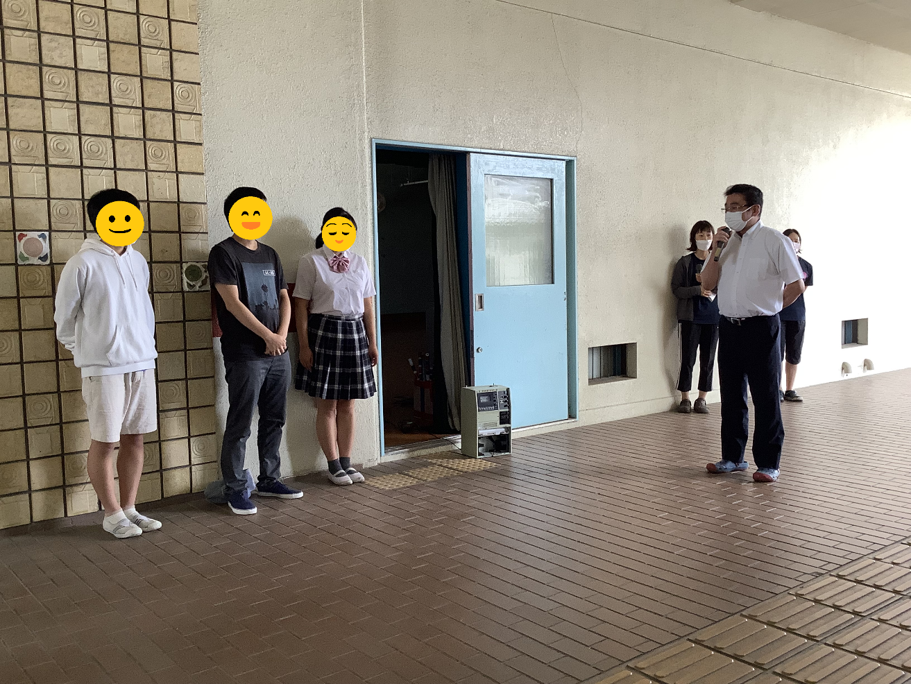 画像 選手達へ激励の言葉を送る校長先生