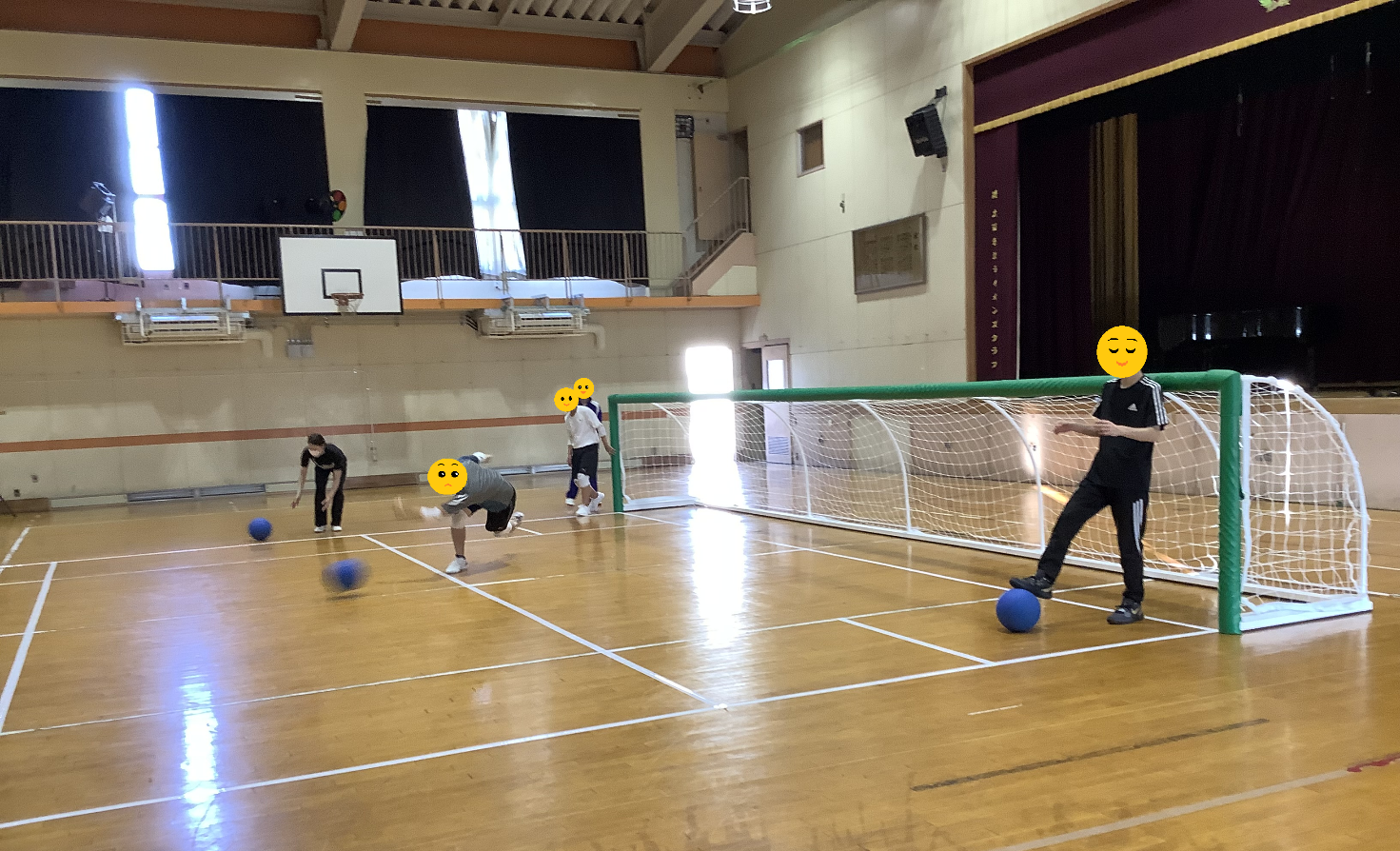画像 投球練習をする生徒達
