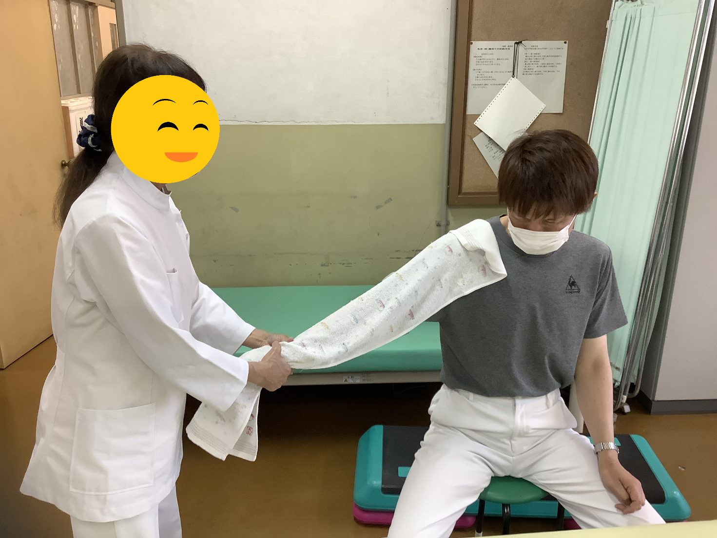 画像 座位で手のあんま
