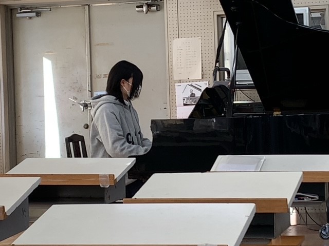 4ピアノ奏法中間発表会R051129