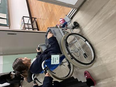 車いす体験 (4).jpg