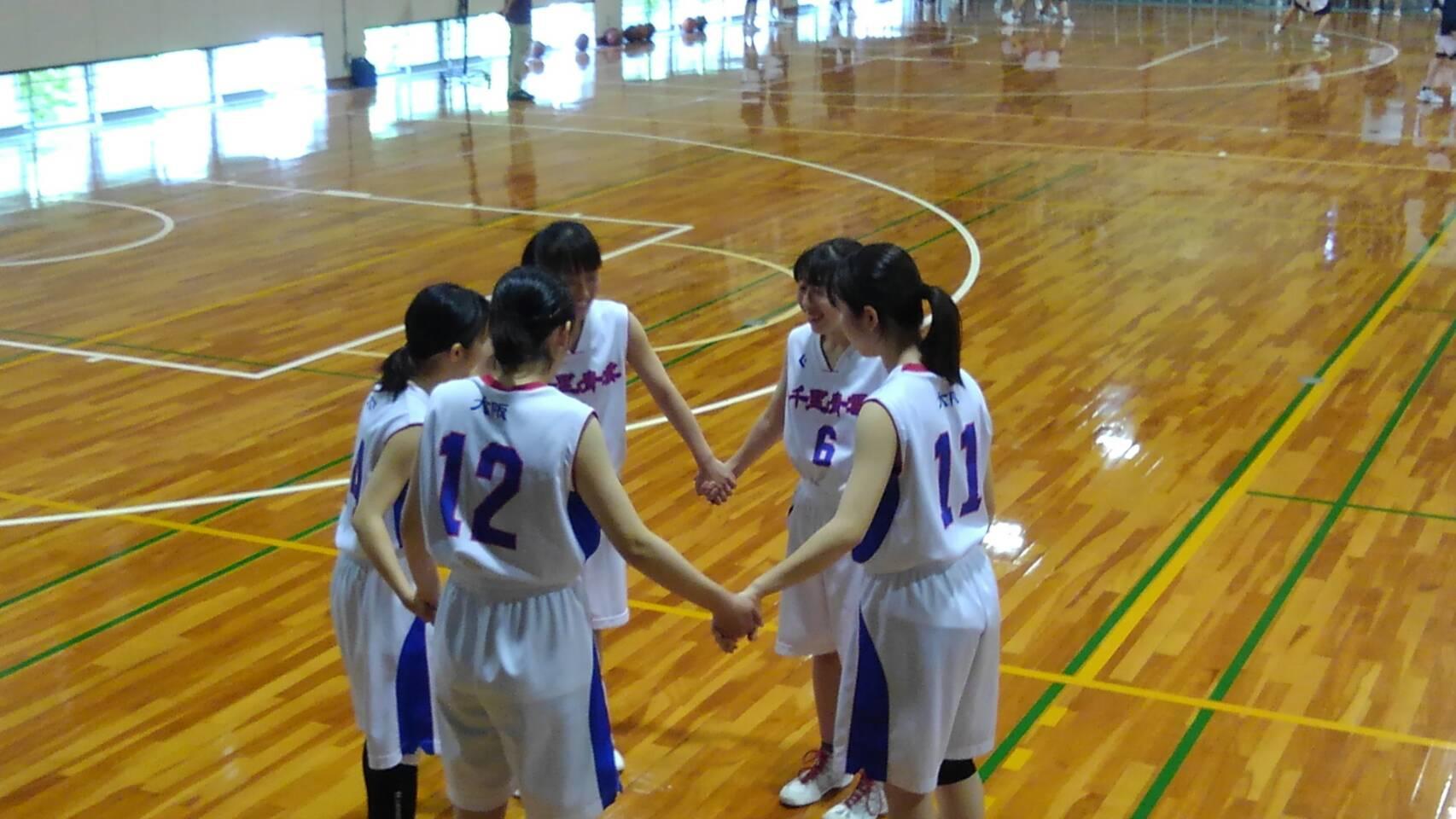 5人円陣.jpg