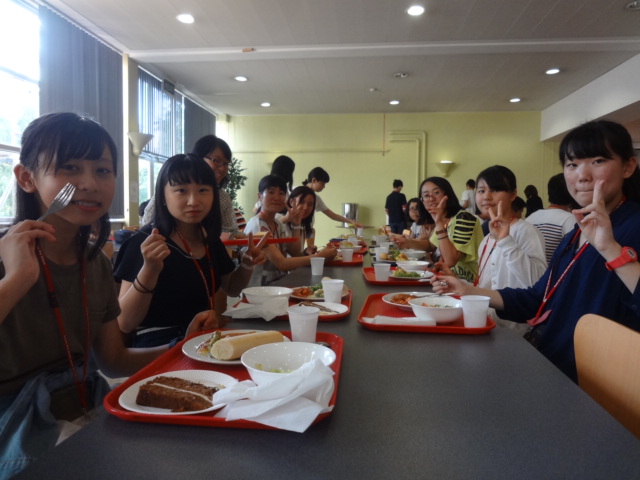 食事風景(女子)