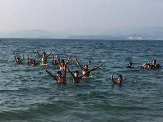 29日練習後の海水浴