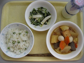 豆ご飯給食.jpg