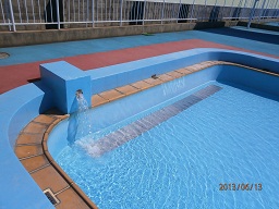 ﾌﾟｰﾙ注水 (1).JPG