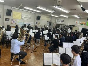 https://www.osaka-c.ed.jp/blog/takatsukikita/wind_music/IMG_15.jpg